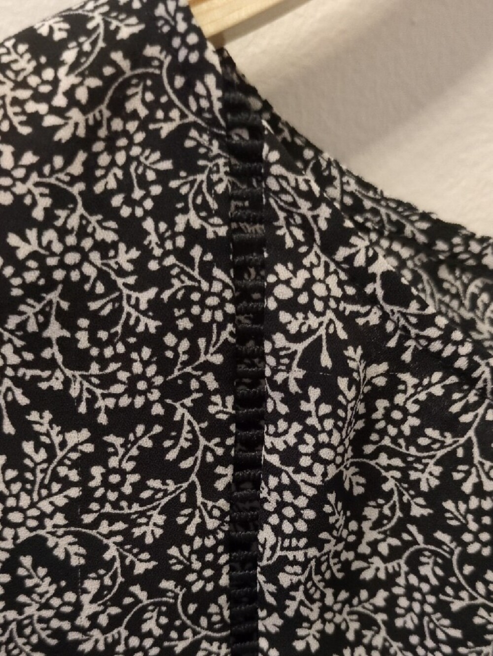 Black Floral Shell - Picture 4 of 5